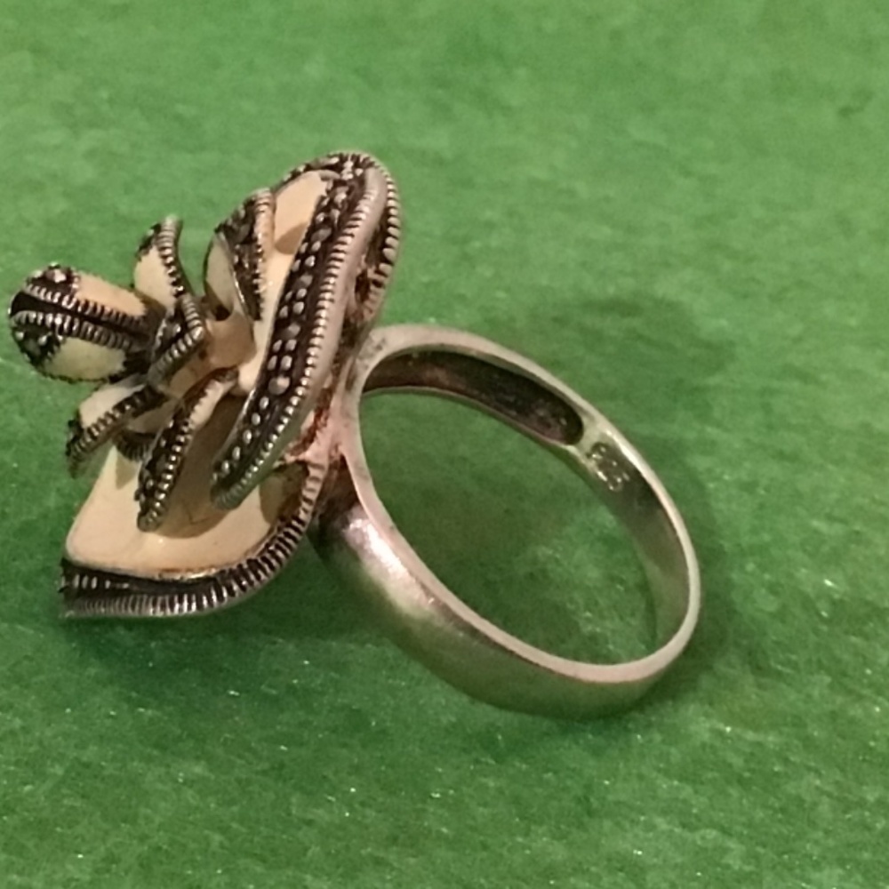 Ring - Picture 2 of 4